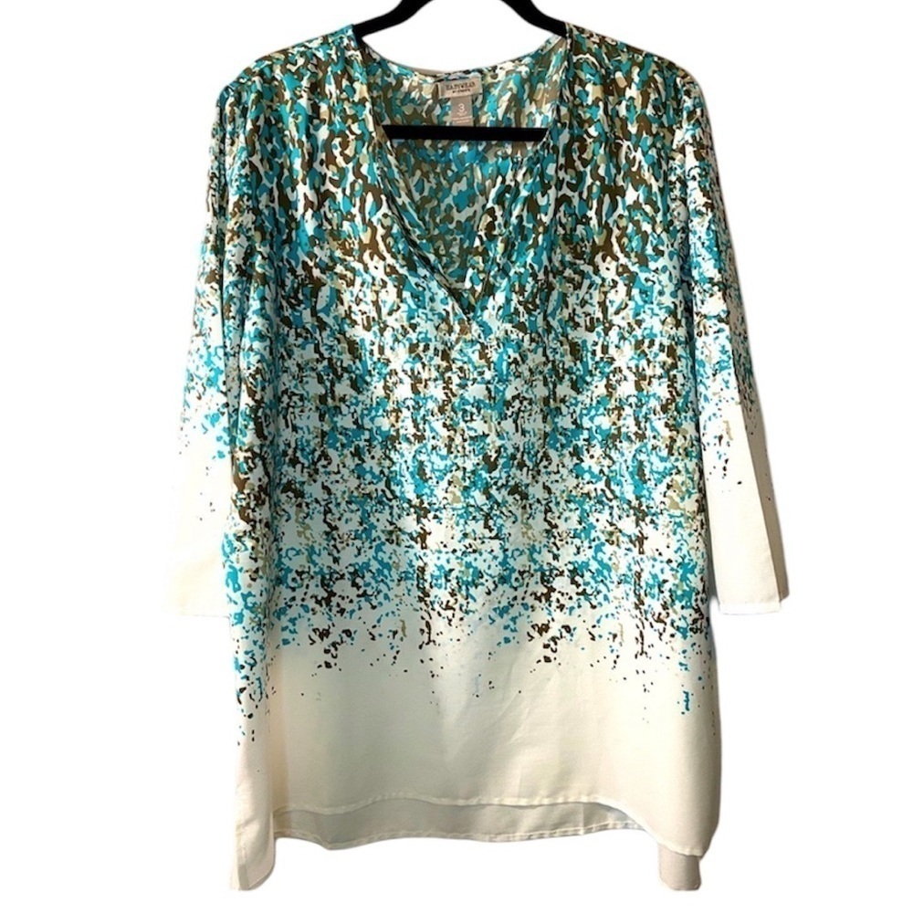 Easy wear by Chico woman’s multicolored blouse that fades to all white Sz 3 V-02